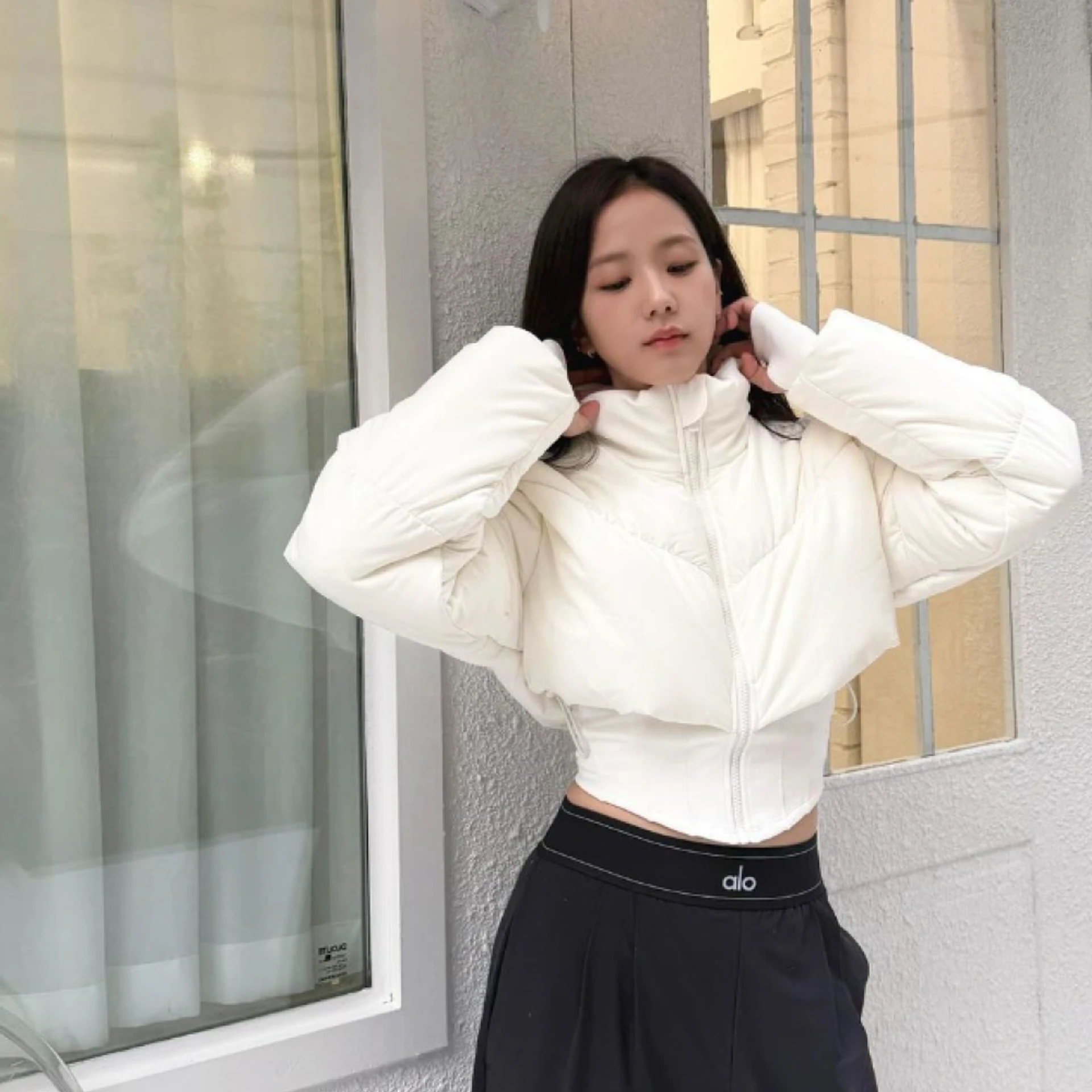 BLACKPINK ジス【 JEANS】Crop Puffer Jacket 関税/送料込 CONTENT - Jisoo Instagram puffer jacket :: WALALAND(왈라랜드)