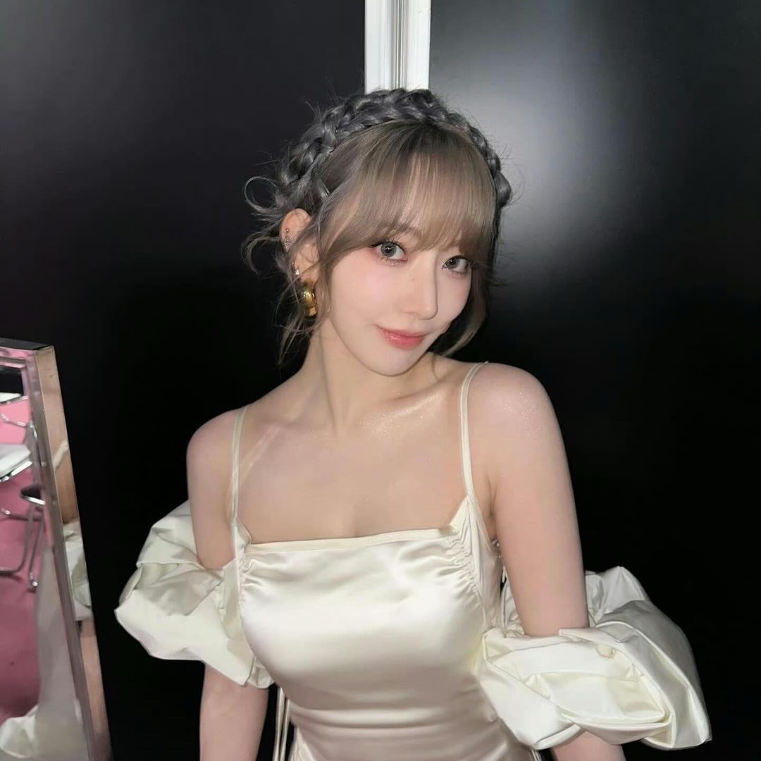 CONTENT - Le Seraphim Sakura 2023 MAMA Dress :: WALALAND