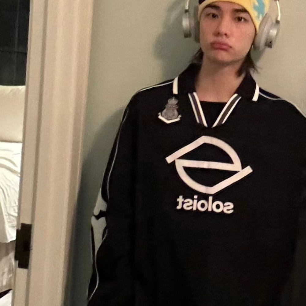 CONTENT - Stray Kids HYUNJIN is an Instagram football jersey