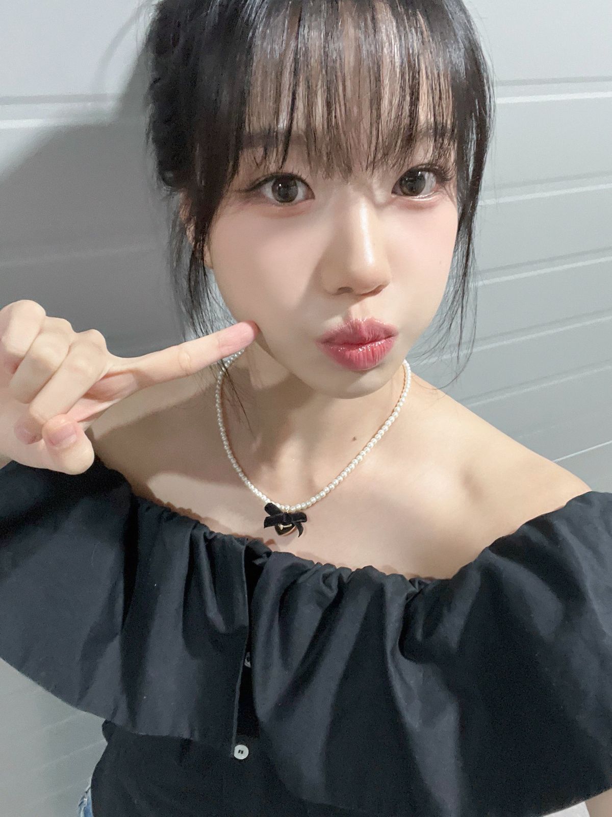 その他 Yuli CONTENT - Jo Yuri Twitter Off-shoulde blouse :: WALALAND