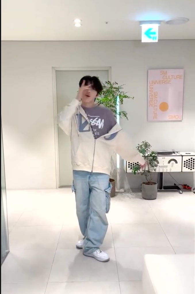 NCT WISH ユウシ★関税込★SUNLOVE★Team Crewneck Sweatshirt ☆NCT WISH ユウシ☆SUNLOVE☆送料込☆Team Crewneck Sweatshirt