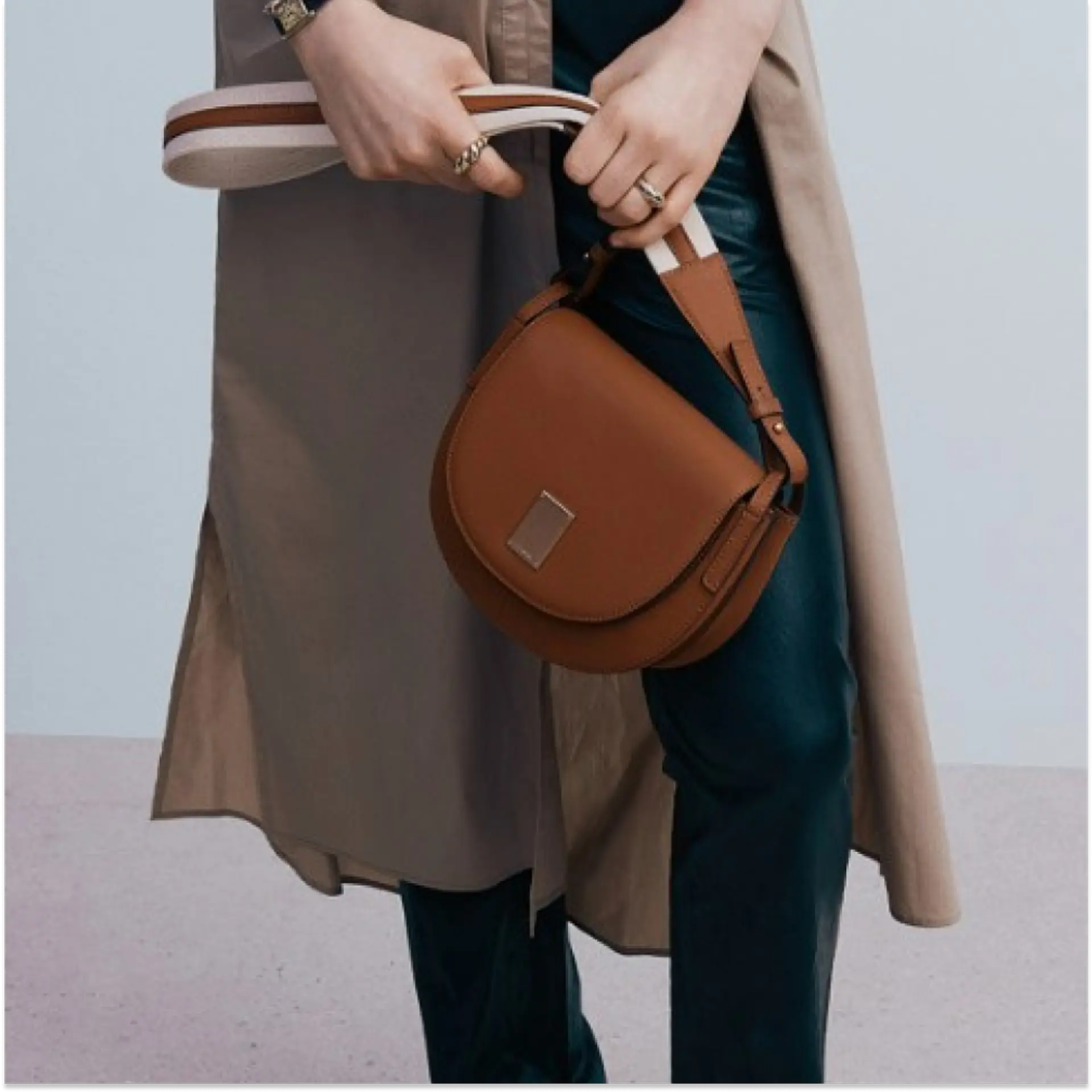 [COURONNE] Pebble Pouch Tote 25 ★人気★ COURONNE] Pebble Pouch Tote 25 ☆人気☆ (COURONNE/トート